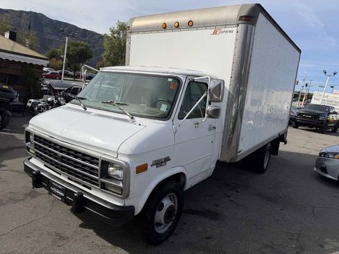 Used 1995 Chevrolet G30 image 2