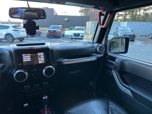 Used 2016 Jeep Wrangler Unlimited Rubicon image 28