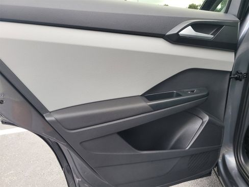 Used 2022 Volkswagen Taos SE image 10