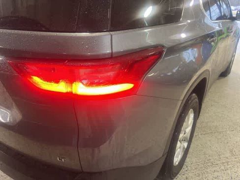 Used 2021 Chevrolet Traverse LT image 8