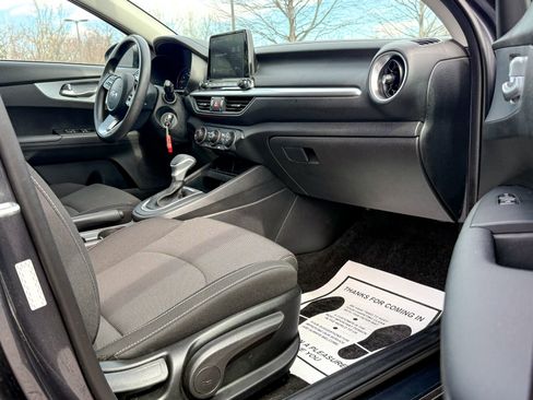 Used 2023 Kia Forte LXS image 11
