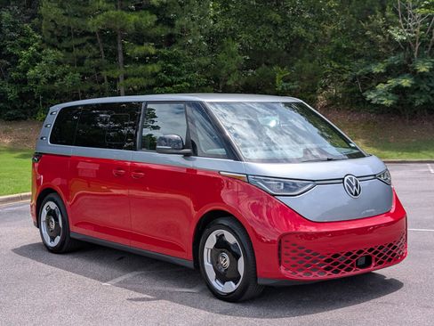 Used 2025 Volkswagen ID. Buzz Pro S Plus RWD image 11