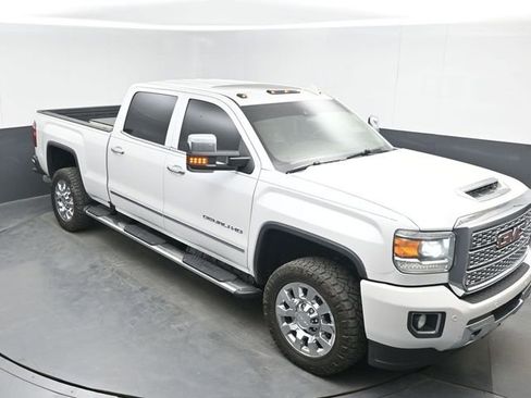 Used 2019 GMC Sierra 2500 Denali w/ Duramax Plus Package AWD/4WD image 19