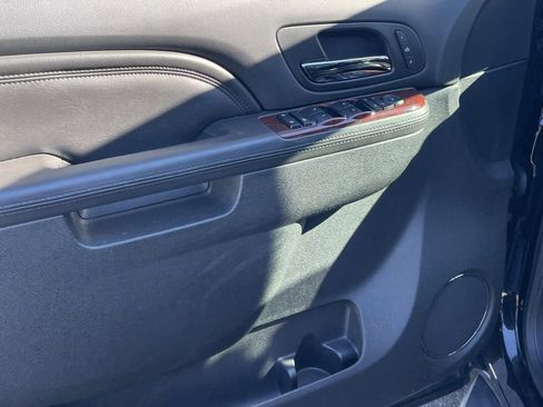 Used 2013 Cadillac Escalade Luxury image 17