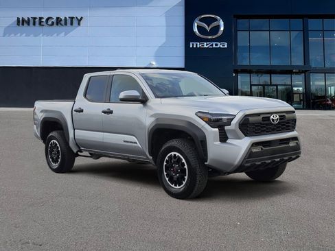 Used 2025 Toyota Tacoma TRD Off-Road image 2