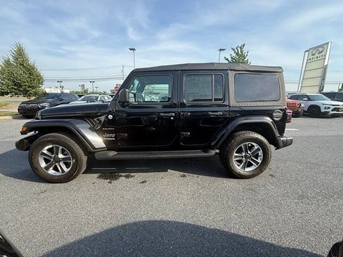 Used 2022 Jeep Wrangler Unlimited Sahara w/ LED Lighting Group AWD/4WD image 6