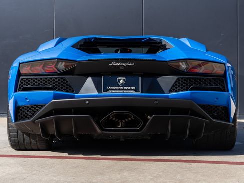 Used 2018 Lamborghini Aventador S image 8