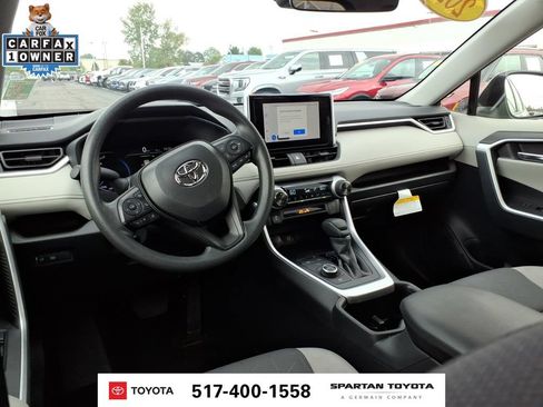Used 2025 Toyota RAV4 XLE AWD/4WD image 11