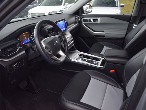 Used 2023 Ford Explorer XLT w/ Equipment Group 202A image 10