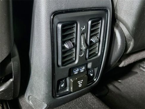 Used 2019 Jeep Grand Cherokee Limited w/ Luxury Group II image 10