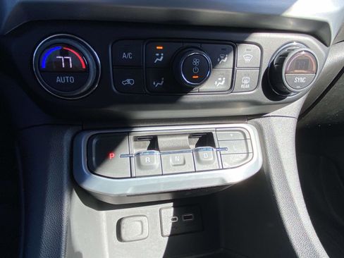 Used 2022 GMC Acadia SLE w/ Driver Convenience Package image 7