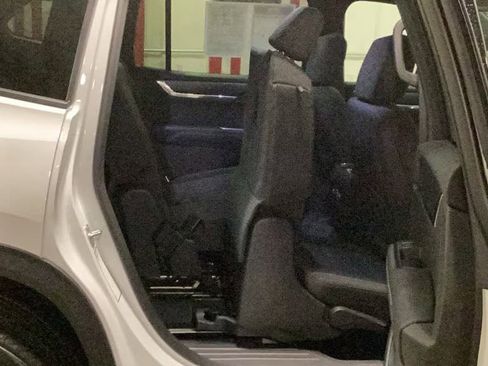 Used 2025 GMC Acadia Elevation image 19