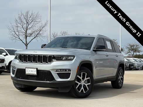 Used 2025 Jeep Grand Cherokee Limited w/ Luxury Tech Group II image 3