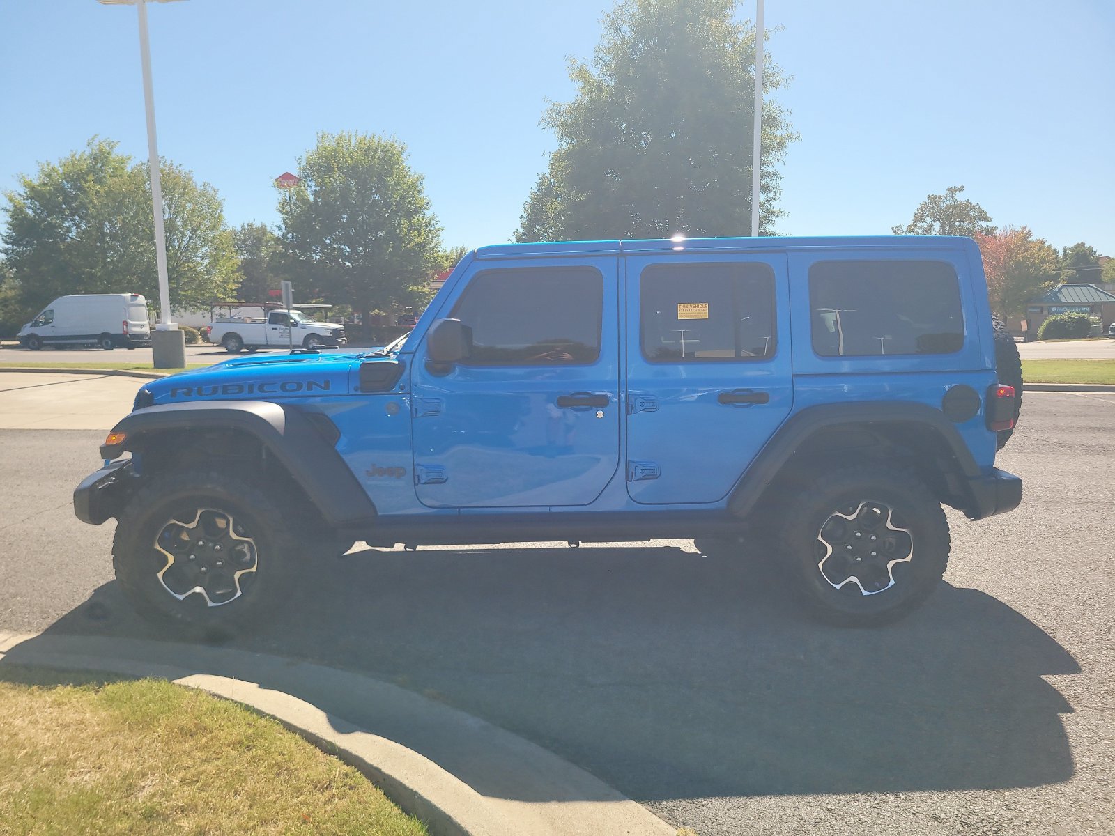 Used 2022 Jeep Wrangler Unlimited Rubicon 4xe w/ Cold Weather Group AWD/4WD image 6
