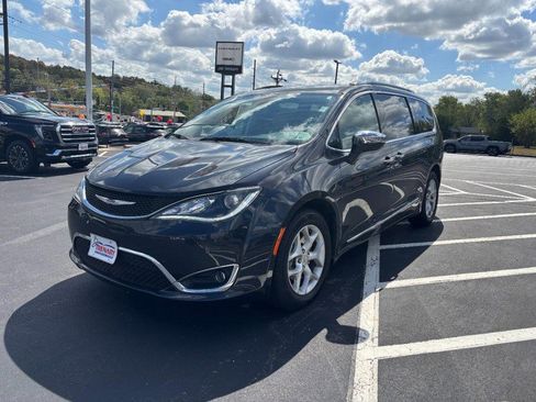 Used 2020 Chrysler Pacifica Limited image 8