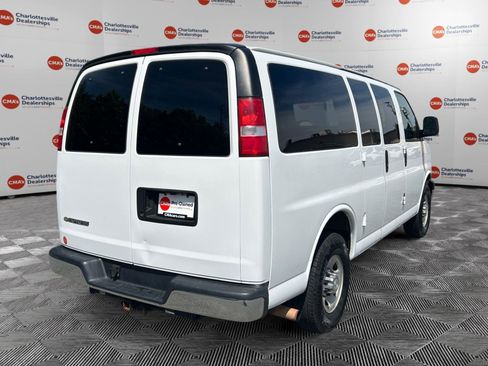 Used 2017 Chevrolet Express 2500 LT w/ LT Preferred Equipment Group RWD image 5