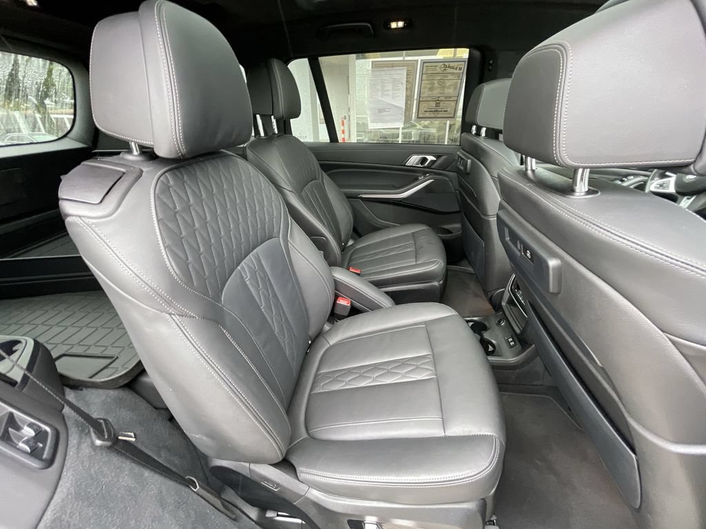 Used 2022 BMW X7 xDrive40i w/ M Sport Package AWD/4WD image 28