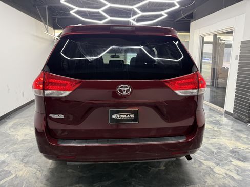 Used 2012 Toyota Sienna LE FWD image 4