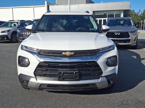 Used 2023 Chevrolet TrailBlazer LT w/ Convenience Package AWD/4WD image 2