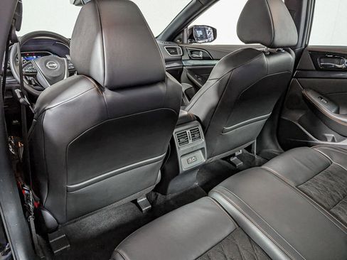 Used 2023 Nissan Maxima SR w/ Sport Mat Group image 43