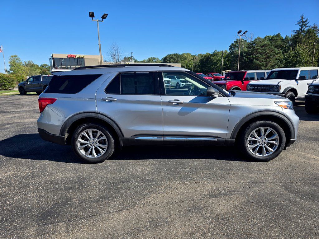 Certified 2020 Ford Explorer XLT w/ Equipment Group 202A AWD/4WD image 6