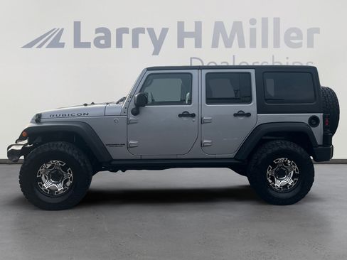 Used 2014 Jeep Wrangler Unlimited Rubicon w/ Connectivity Group AWD/4WD image 2