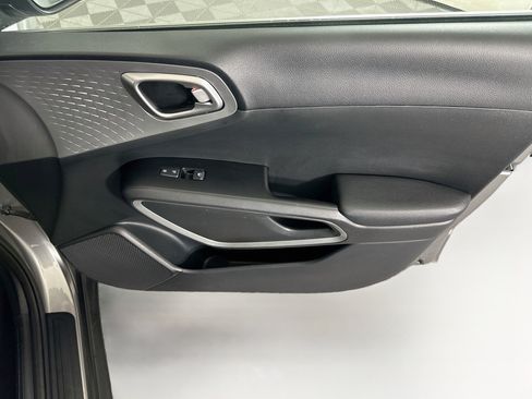 Used 2025 Kia Soul LX w/ LX Technology Package FWD image 30