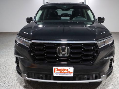 Used 2023 Honda Pilot Touring image 4