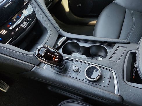 Used 2024 Cadillac XT6 Sport w/ Platinum Package image 11