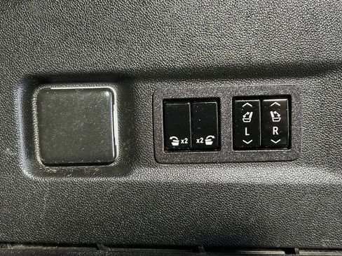 Used 2023 Chevrolet Suburban Premier AWD/4WD image 16