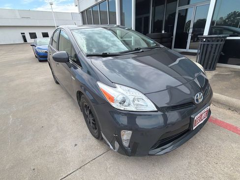 Used 2014 Toyota Prius Two FWD image 3