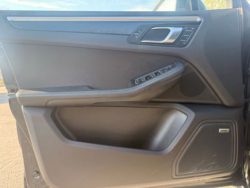 Used 2017 Porsche Macan image 11