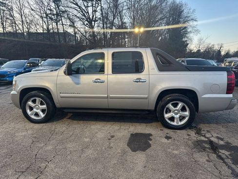 Used 2008 Chevrolet Avalanche LTZ AWD/4WD image 10