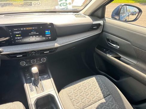 Certified 2025 Nissan Kicks SV FWD image 18