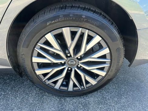 Used 2025 Nissan Altima 2.5 SV FWD image 11
