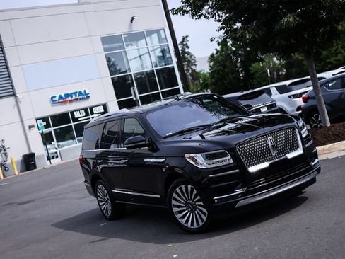 Used 2018 Lincoln Navigator Reserve w/ Technology Package AWD/4WD image 2