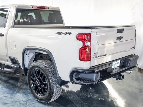 Used 2026 Chevrolet Silverado 2500 Custom w/ Custom Value Package image 10