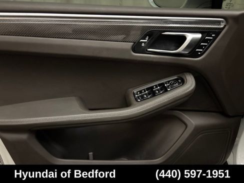 Used 2023 Porsche Macan Turbo AWD/4WD image 12
