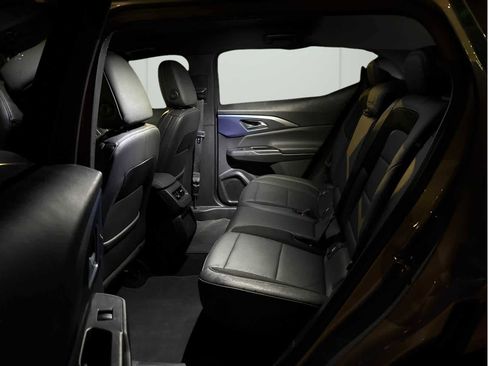 Used 2025 Chevrolet Equinox EV LT w/ Convenience Package image 10