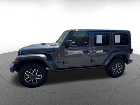Used 2025 Jeep Wrangler Unlimited Sahara AWD/4WD image 8