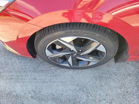 Used 2022 Hyundai Elantra Limited FWD image 6