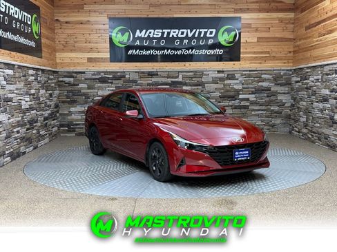 Used 2023 Hyundai Elantra SEL image 1
