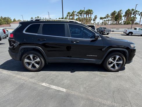 Used 2019 Jeep Cherokee Limited AWD/4WD image 2