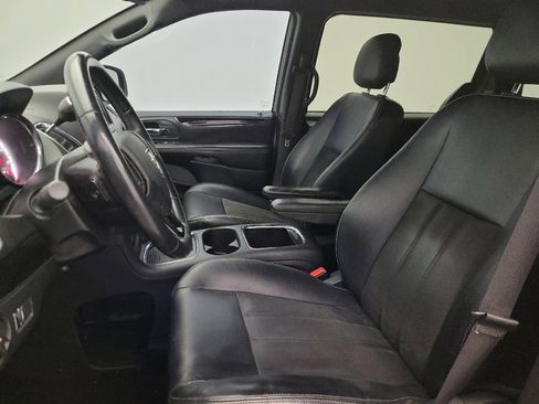 Used 2019 Dodge Grand Caravan SXT w/ Blacktop Package FWD image 17