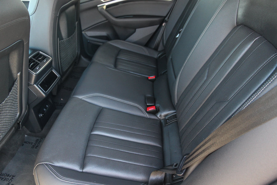 Used 2022 Audi e-tron Premium Plus w/ Premium Plus Package AWD/4WD image 19