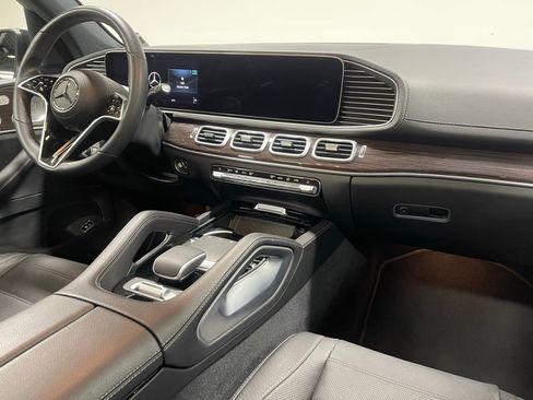 Used 2024 Mercedes-Benz GLS 450 4MATIC image 29