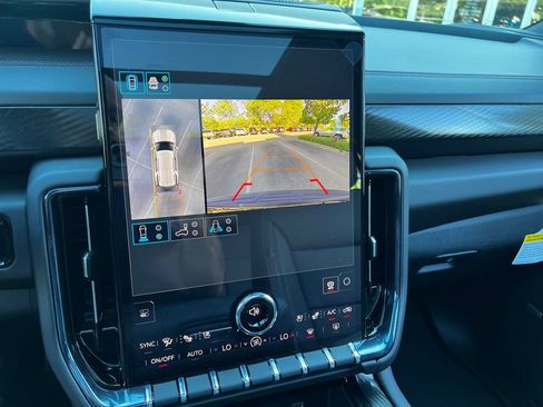 New 2026 GMC Yukon AT4 w/ AT4 Premium Package AWD/4WD image 29