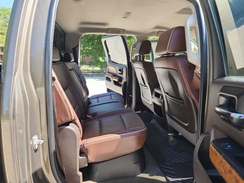 Used 2015 Chevrolet Silverado 2500 High Country w/ High Country Premium Package AWD/4WD image 34