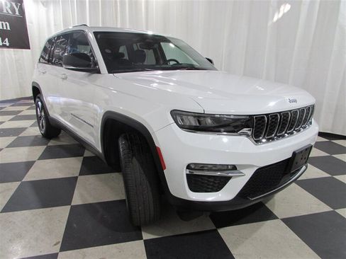 Used 2023 Jeep Grand Cherokee 4WD 4xe image 2