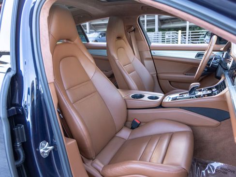 Used 2022 Porsche Panamera GTS image 61